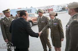 El Sr. Souto, presidente de Ondas Fuerteventura, saludando a los premiados.