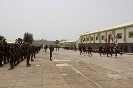 Guiones y banderines durante el acto a los caídos