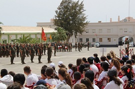 Instantánea del acto, con asistencia de un colegio