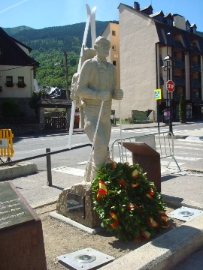 Monumento al soldado de la cia de EEEE.