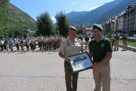 Entrega de recuerdo del Acto.