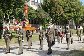 Traslado del Santo al Patio de Armas