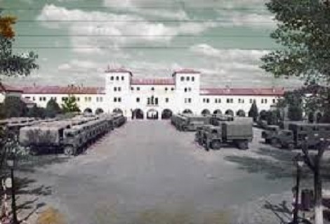 Camiones en el patio