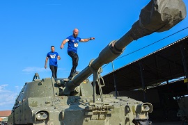 Paso de pieza de artillería autopropulsada 