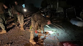 Militares durante las tareas de limpieza