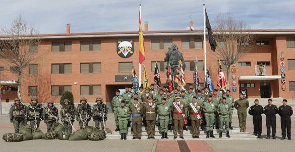 Foto de familia con el general Rodríguez