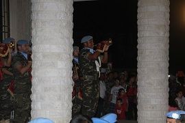La banda de cornetas y tambores en un momento de la actuación