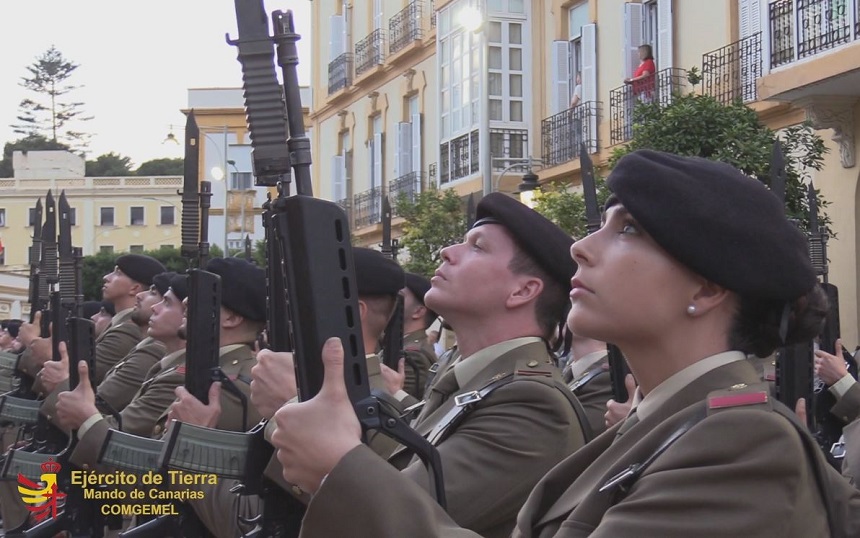 Arriado de Bandera Día de la Fiesta Nacional