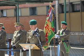 El Teniente Coronel Mazás leyendo unas palabras.