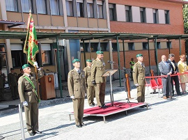 El Coronel Jefe del RICZM América 66 leyendo unas palabras.