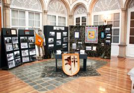 Exposición la BRILAT en blanco y negro.