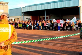 Amigos y familiares en el aeropuerto de Lavacolla.
