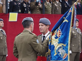 Entrega del guion de la BRILAT al Gral Cortés.