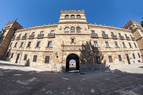 Fachada del Acuartelamiento 