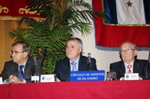 De izq. a Dcha. : General Ballesteros, Teniente General Martín Villalón y Rector de la Universidad Eduardo Domenech Martínez