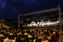 Público asistente. Plaza de la Basílica de la Villa de Candelaria