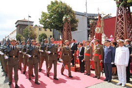 Desfile ante el Representante de S.M. El Rey