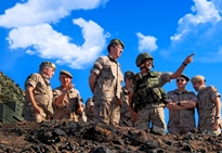 Visita del General de Ejército a ejercicio del Regimiento de Artillería Antiaérea nº 94 en la isla de Gran Canaria