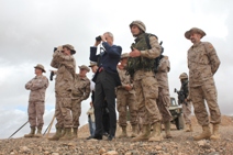 Visita del Ministro de Defensa al campo de maniobras de Pájara en la isla de Fuerteventura