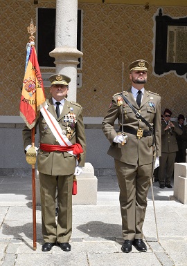 GE JEME con el Estandarte de la Academia de Artillería