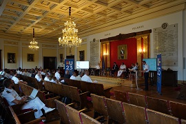 Desarrollo del encuentro en el salón de actos de la Academia