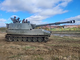 Instrucción con el obús autopropulsado ATP M-109