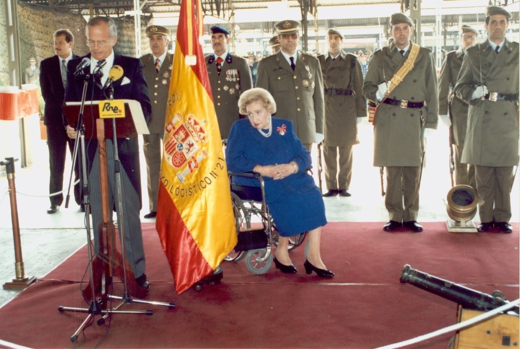 Entrega de la Enseña Nacional a la AALOG 21.