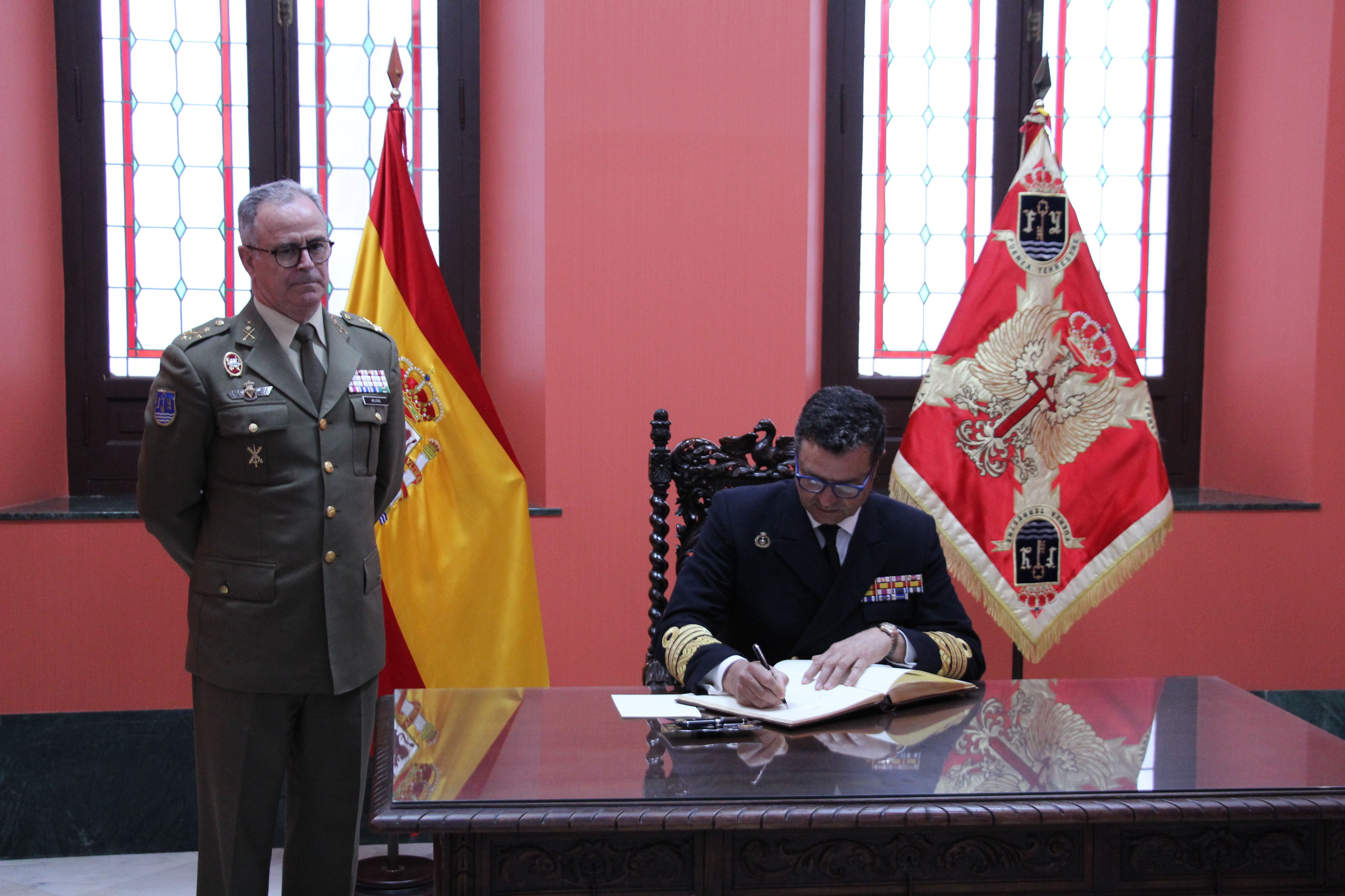 Firma en el libro de honor