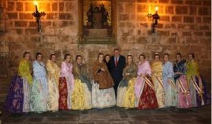El TG Comas con la Fallera Mayor de Valencia y su Corte de Honor