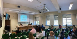 Asistentes durante la conferencia del tcol Cid, jefe del GOI I/1