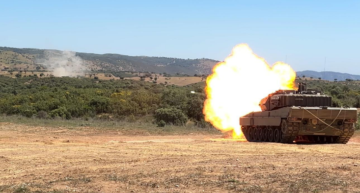 Ejercicio de tiro con CC Leopardo