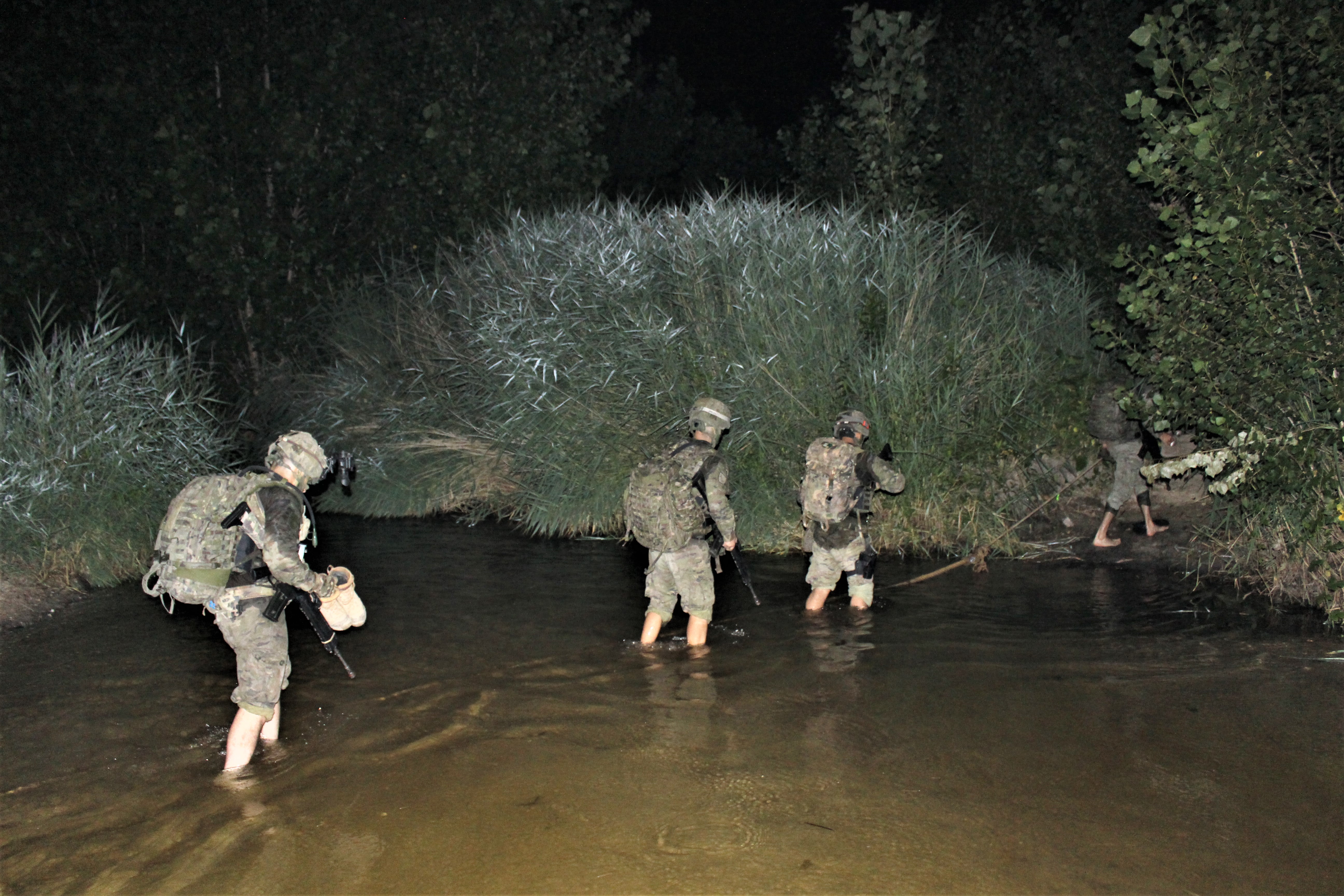 Evasión nocturna. Paso del río Cega