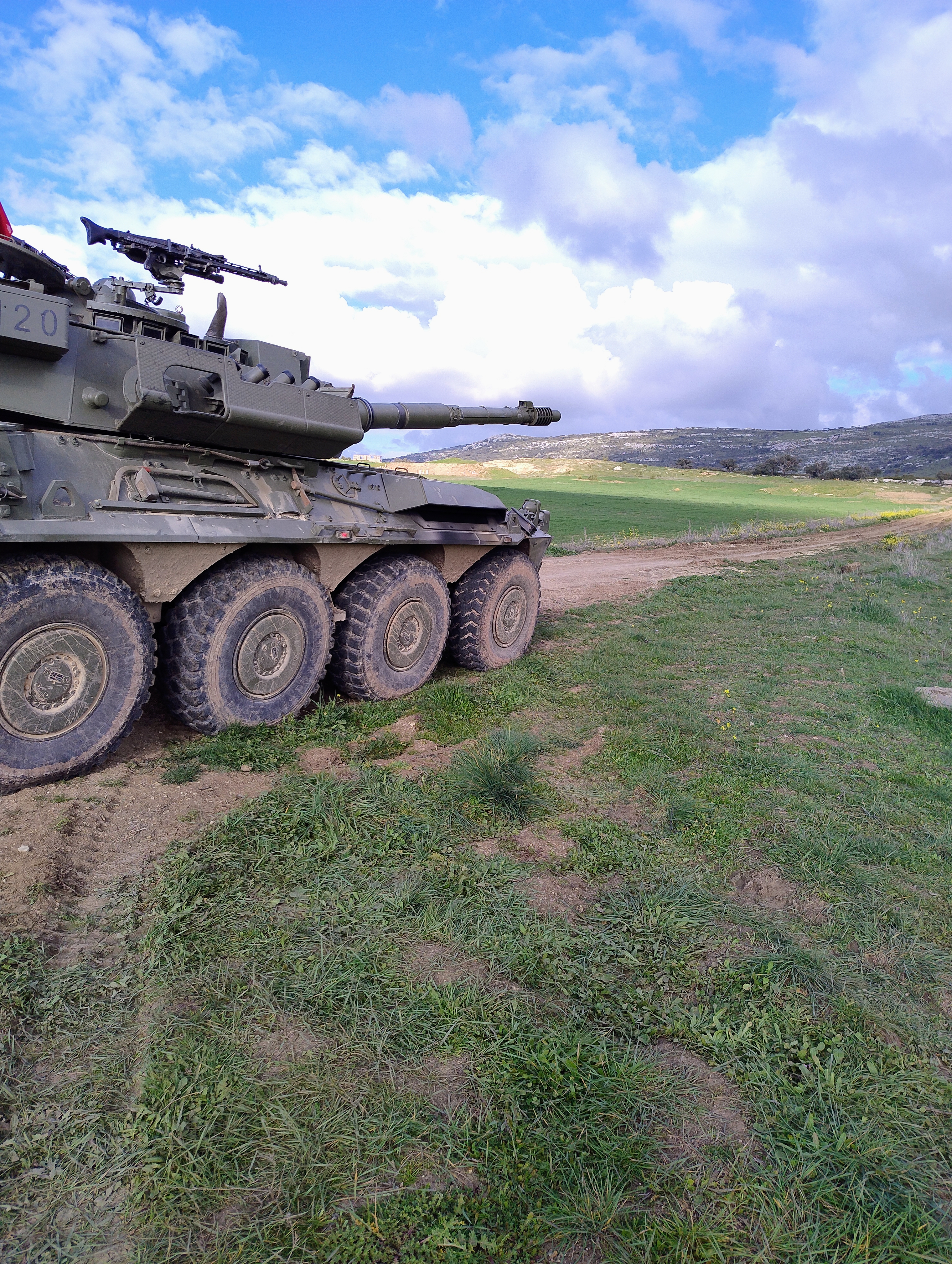 Tiro con ametralladora coaxial de Centauro