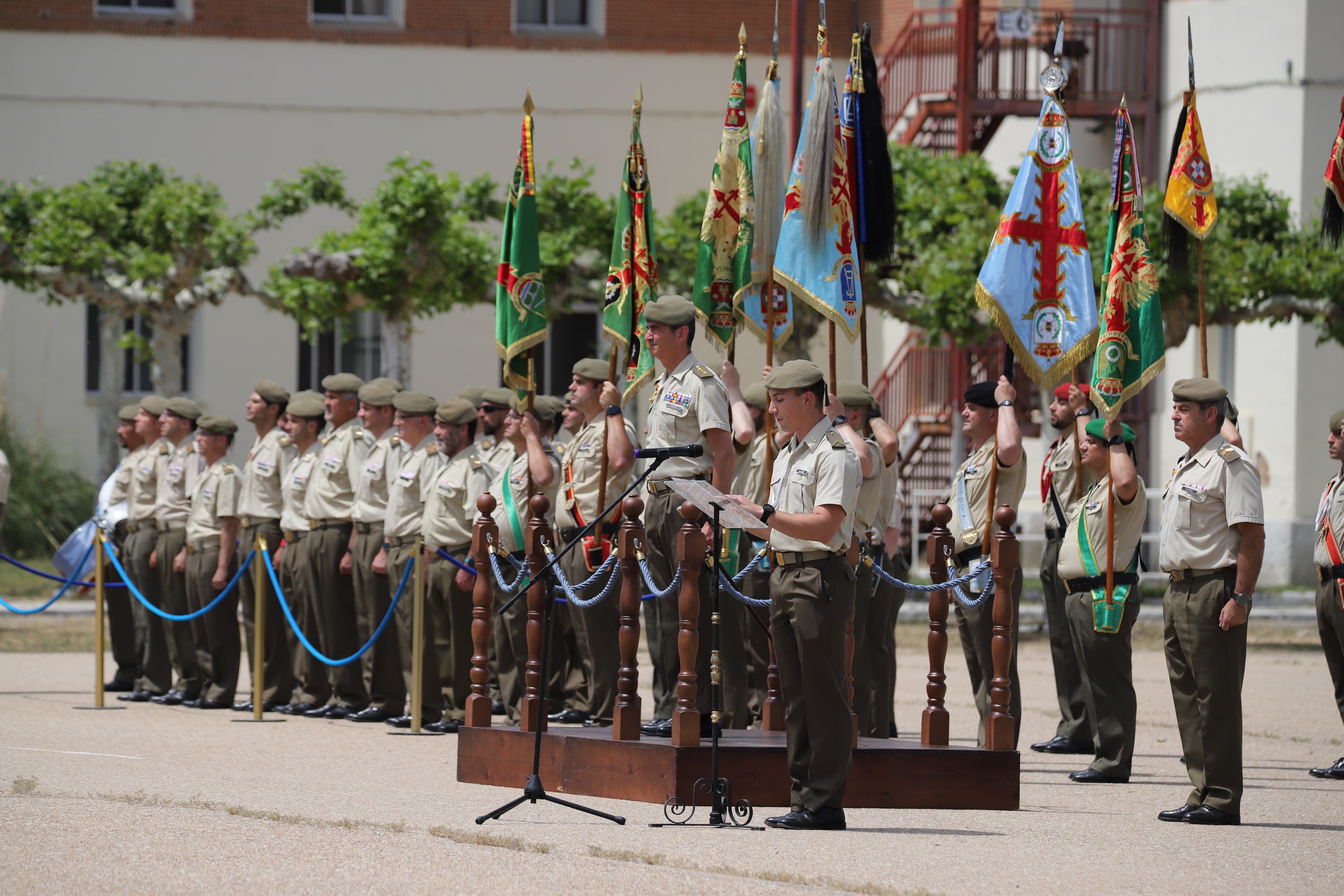 El caballero alumno Martín Chamorro recita el Decálogo del Suboficial