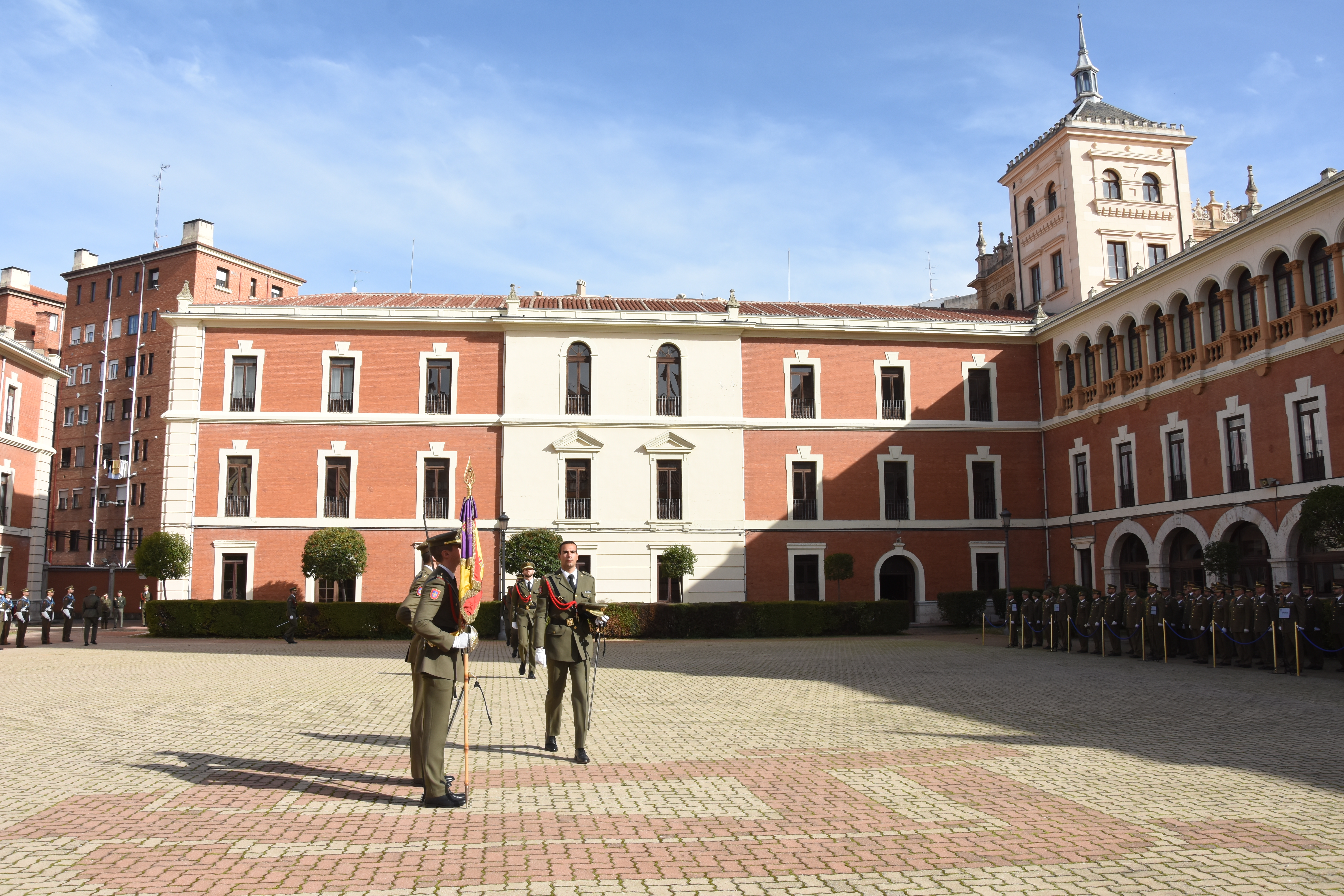 Saludo al Estandarte de la Academia d Caballería de los alumnos recién incorporados