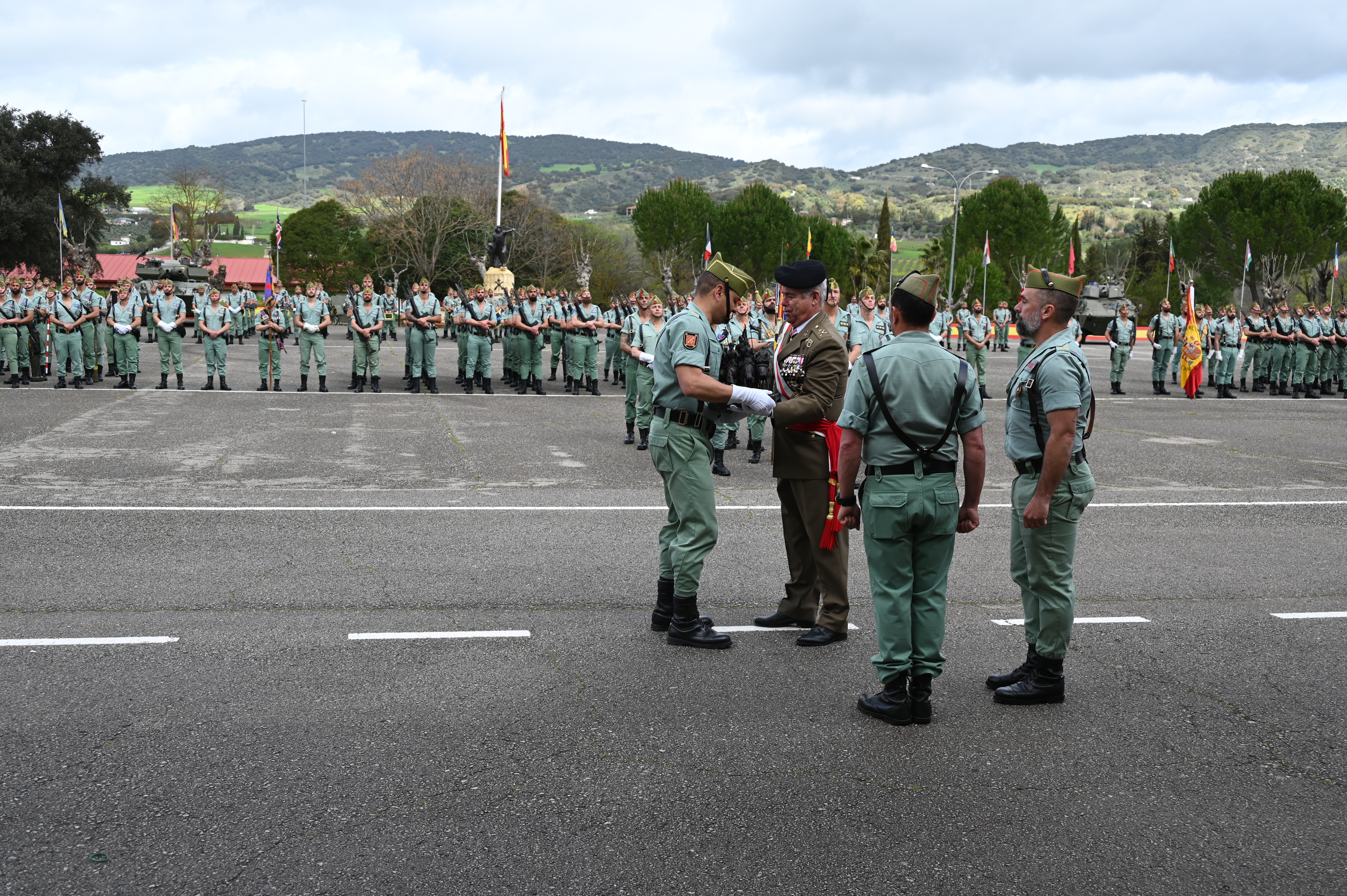 4. Entrega de la reproducción del monumento a los Héroes del Regimiento Alcántara