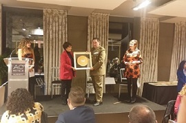 Entrega del premio al General Rivas