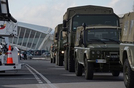 Llegada de camiones al aeropuerto loiu