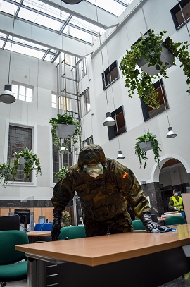 Desinfección de oficinas (FOTO: OFCOM)