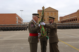El Jefe Interino del Centro entrega el Guión de la Academia