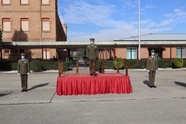 Presidencia del acto junto con el entrante y saliente del mando de batallón