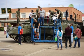Exposición estática vehículos, armamento, material y equipos
