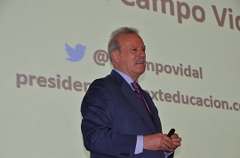 El ponente en le momento de la conferencia