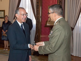 El profesor Ruano recoge su premio