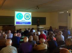 Alumnos de la Universidad de la Experiencia durante la conferencia