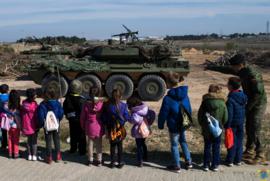 Escolares durante la visita a la BRC II