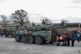 Contemplando de cerca los vehículos militares (Foto:OFCOM BRC II)