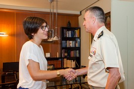 El General con la Presidenta de las Cortes
