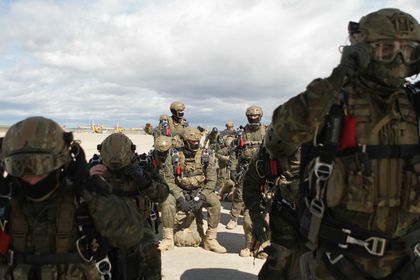 Salto en APM de preparación para el curso HALO/HAHO, de equipos del Mando de Poeraciones Especiales #MOE