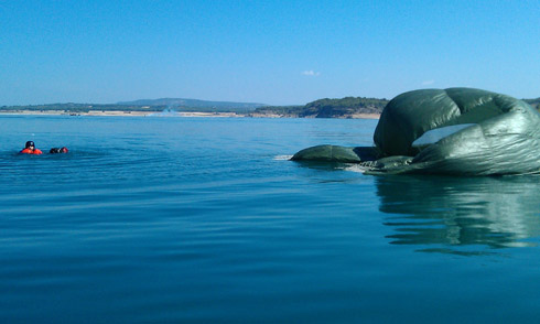 Salto paracaidista sobre el embalse de Buendía